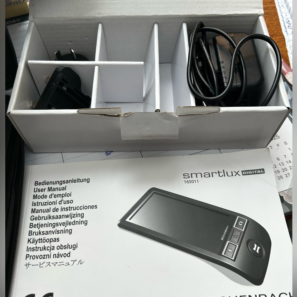 Smartlux digital electronic magnifyer